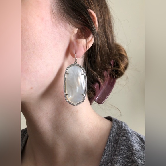 Kendra Scott Elle Silver Drop Earrings - Picture 6 of 6